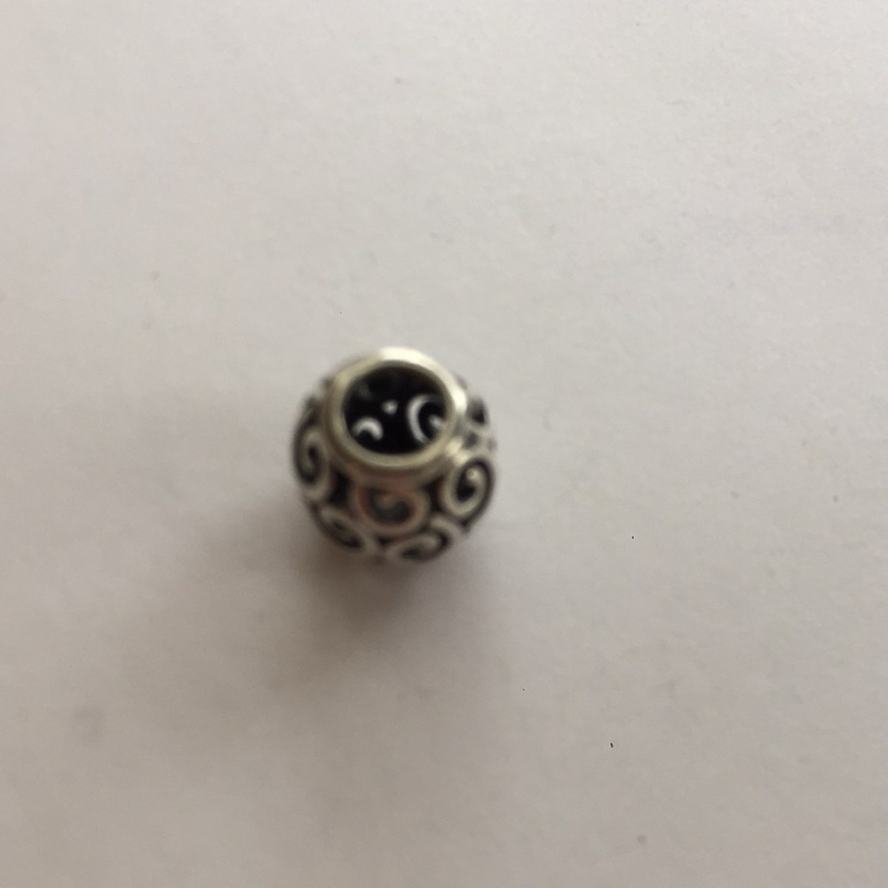 Pandora Openwork Swirl Charm - 790896 - Picture 4 of 6